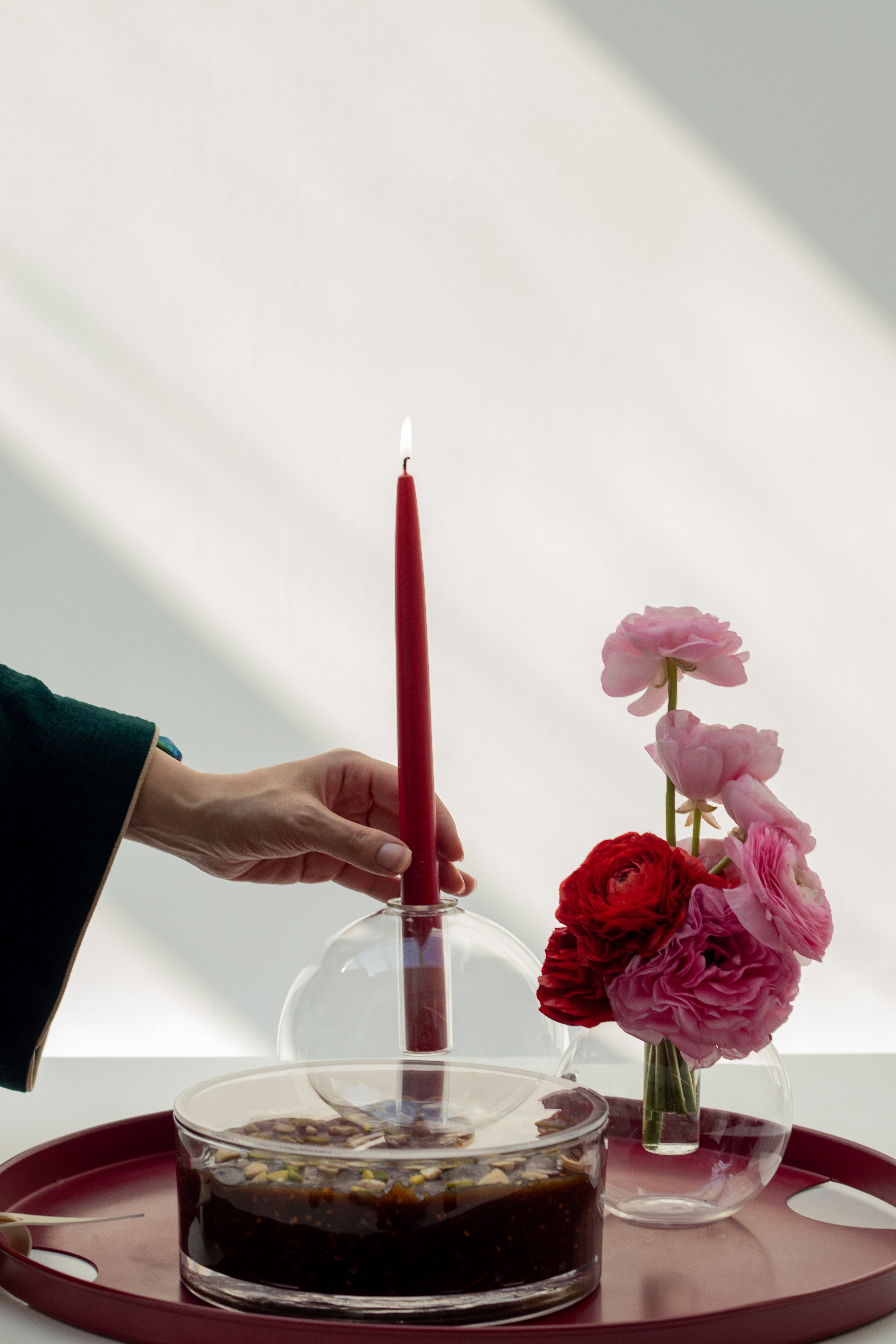 Small Tray with Circle Vase (2 sets), Halwa Bowl, Flowers (Ranunculus)