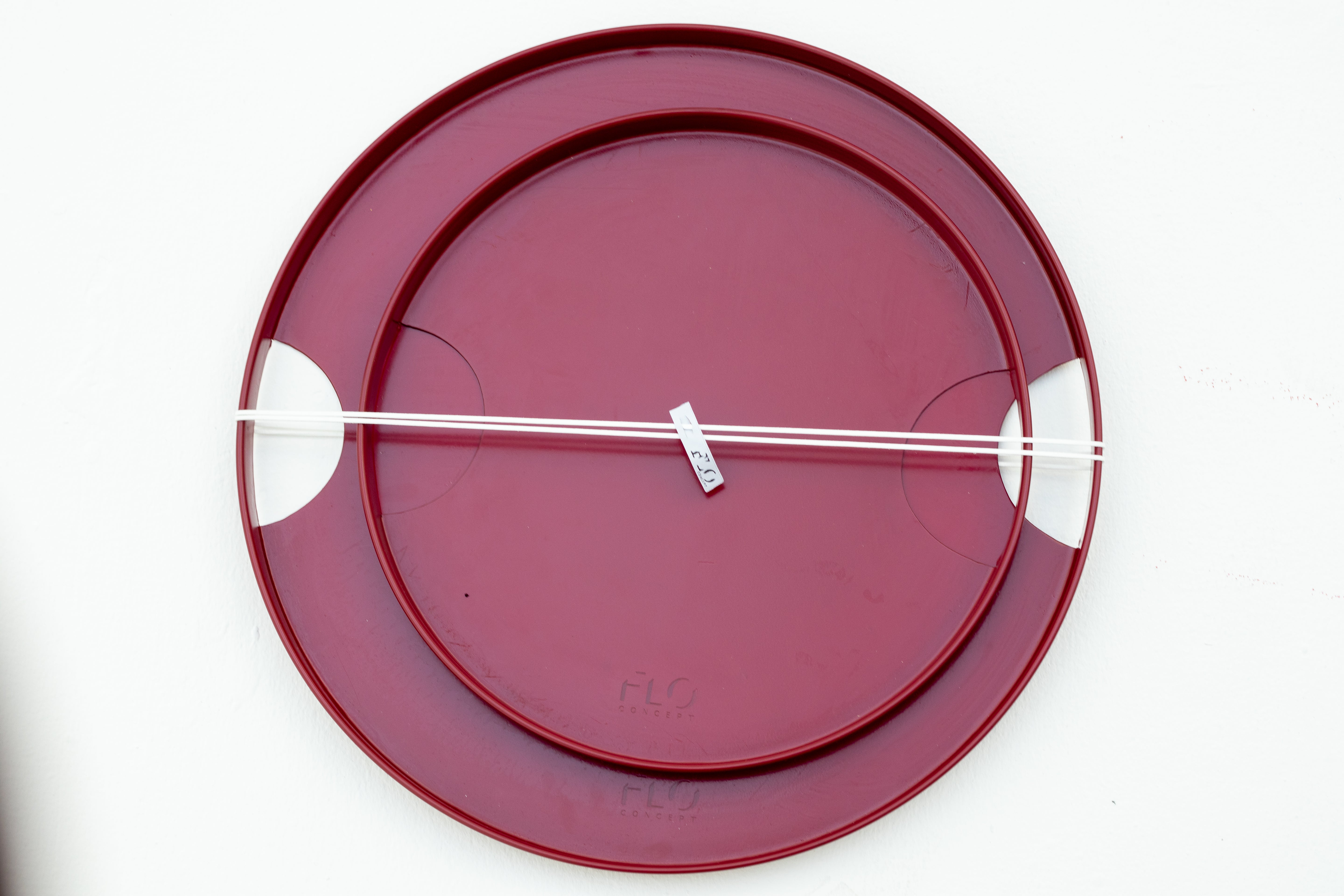 Round White Red