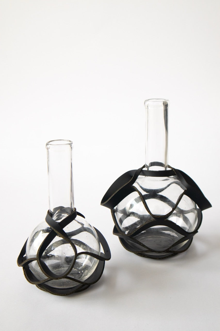 Intertwined Large & Small Vases [Black]